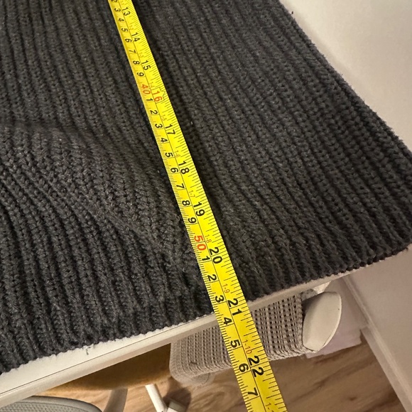 Quince Organic Cotton Fisherman Crewneck Sweater in Charcoal Gray | Size Medium - Picture 9 of 9